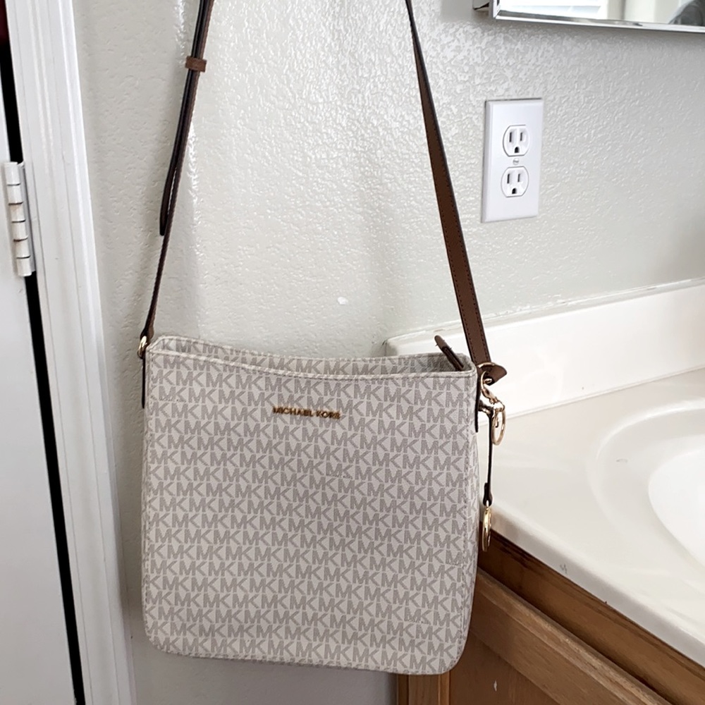 Micheal kors Cross Body